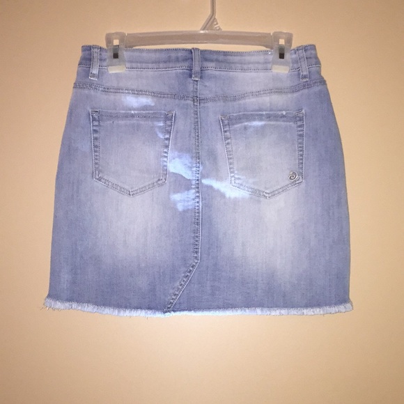 Super cute jean skirt - Picture 2 of 4